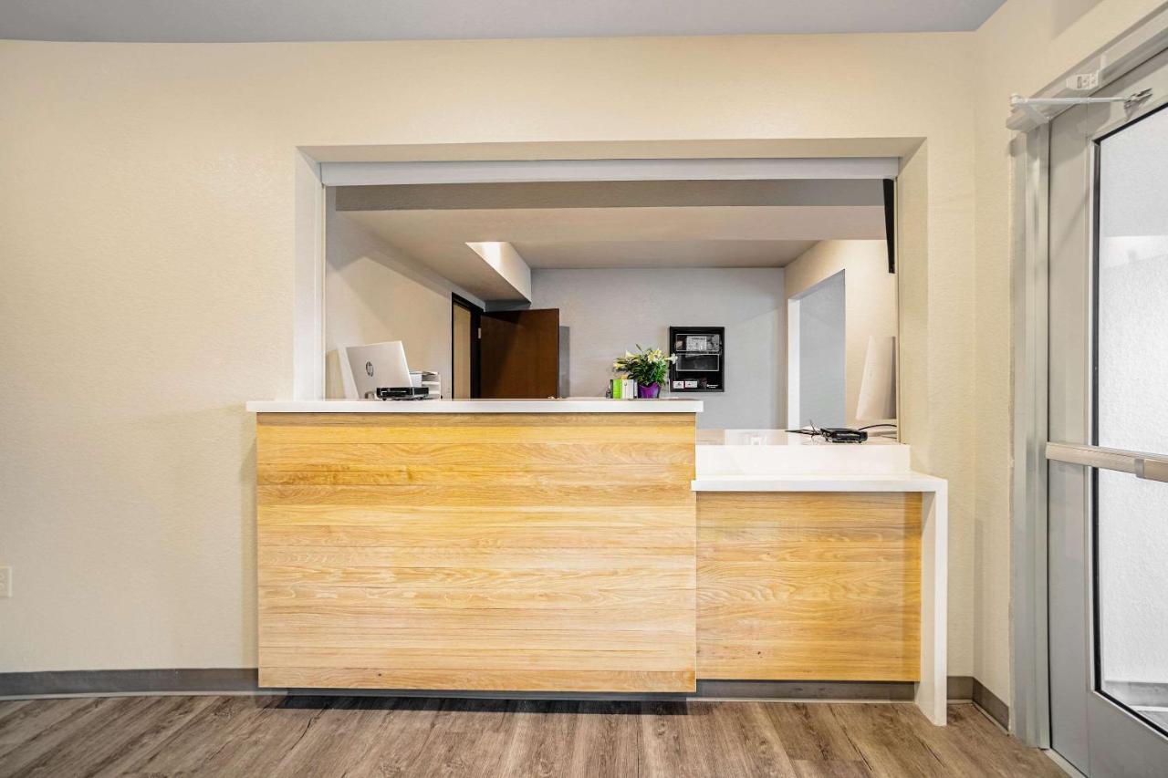 Woodspring Suites Naples Golden Gate Exterior photo