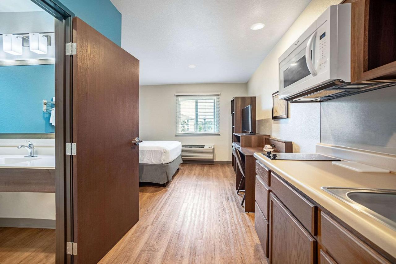Woodspring Suites Naples Golden Gate Exterior photo