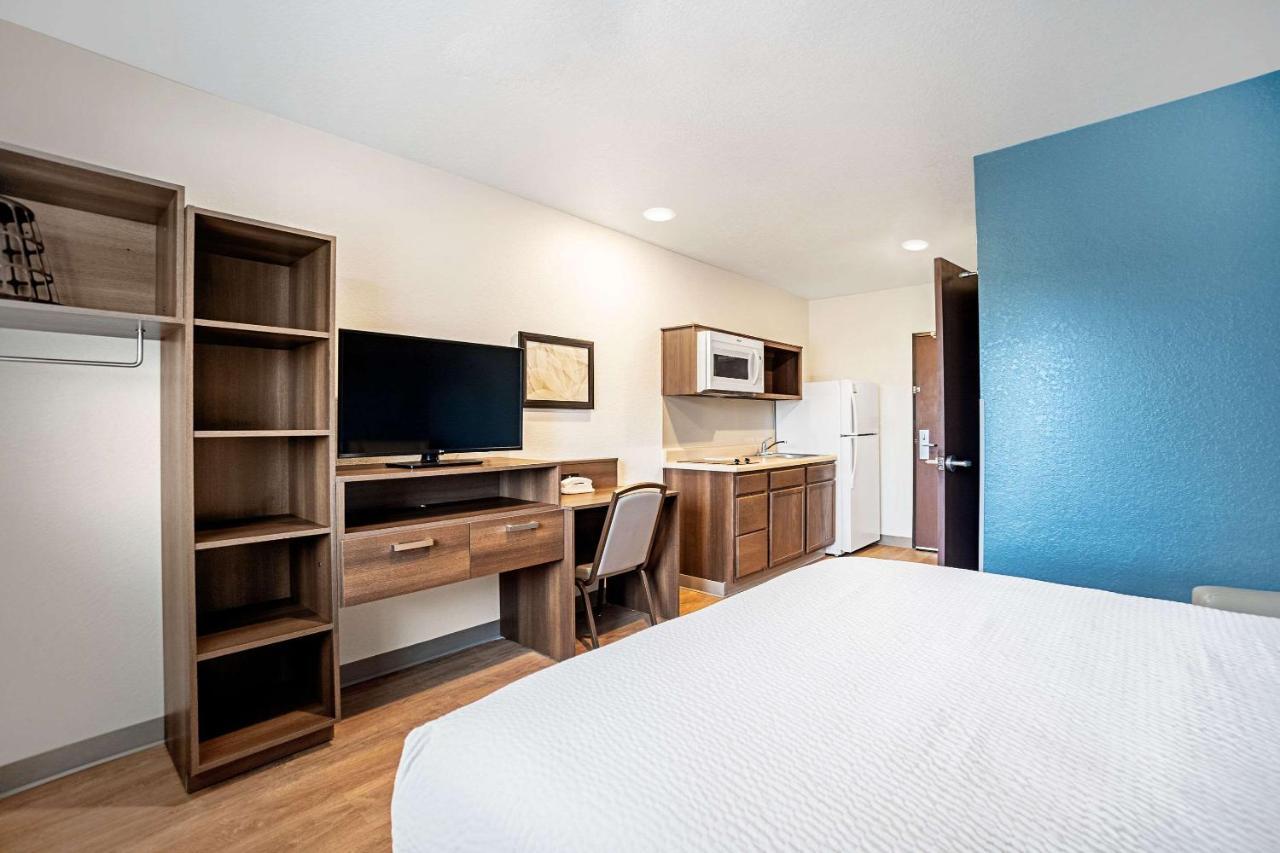 Woodspring Suites Naples Golden Gate Exterior photo