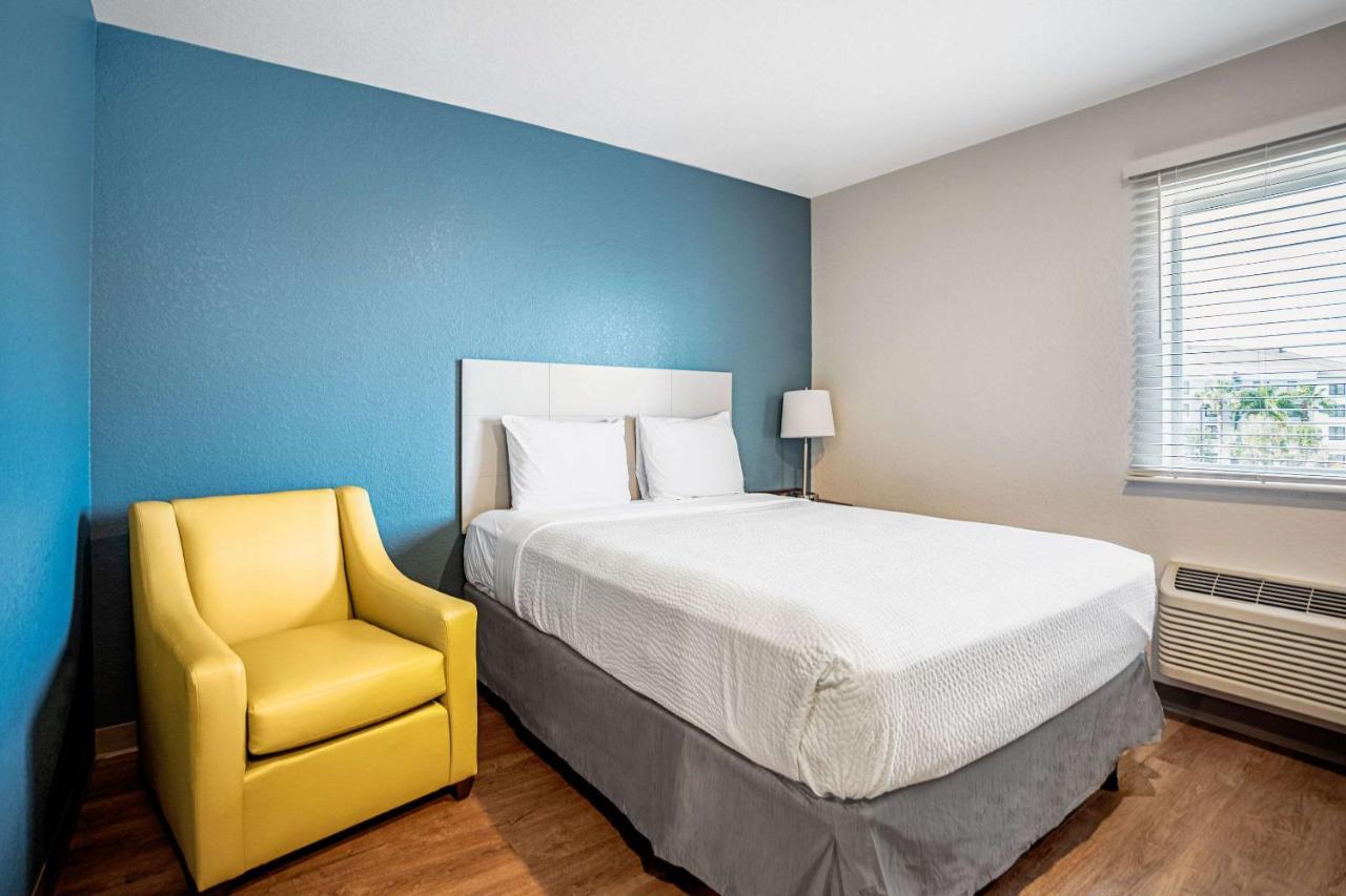 Woodspring Suites Naples Golden Gate Exterior photo
