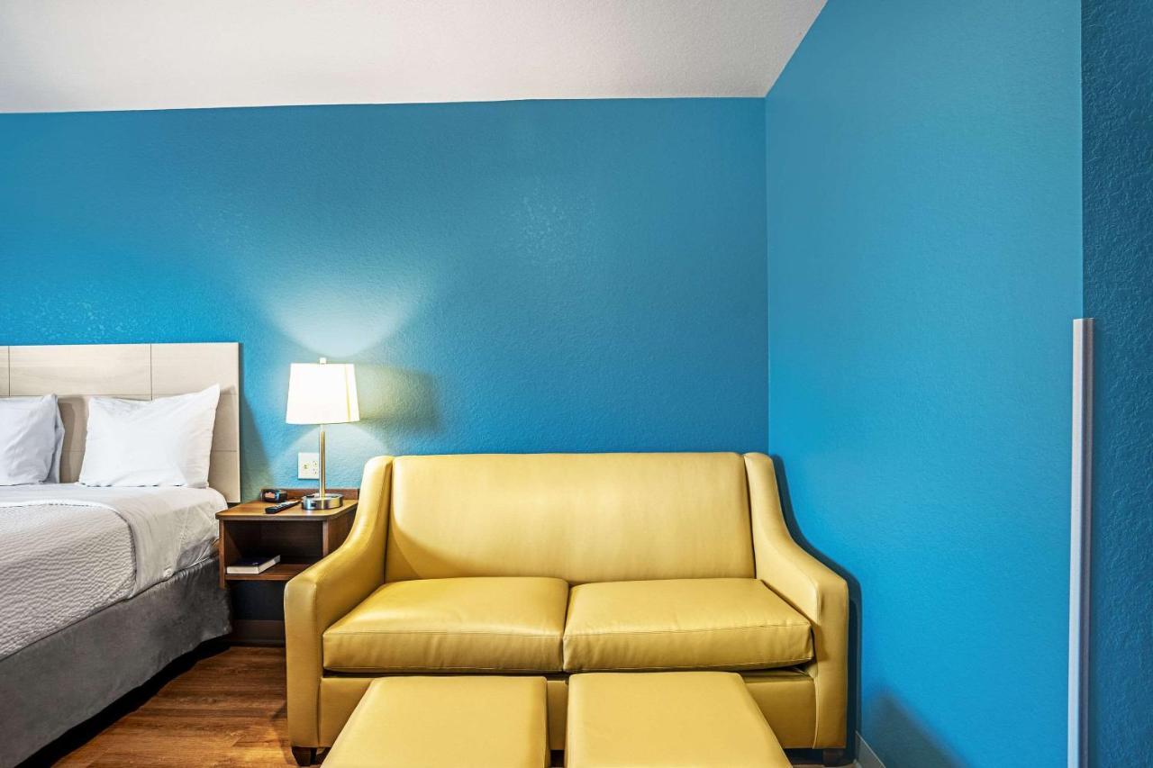 Woodspring Suites Naples Golden Gate Exterior photo