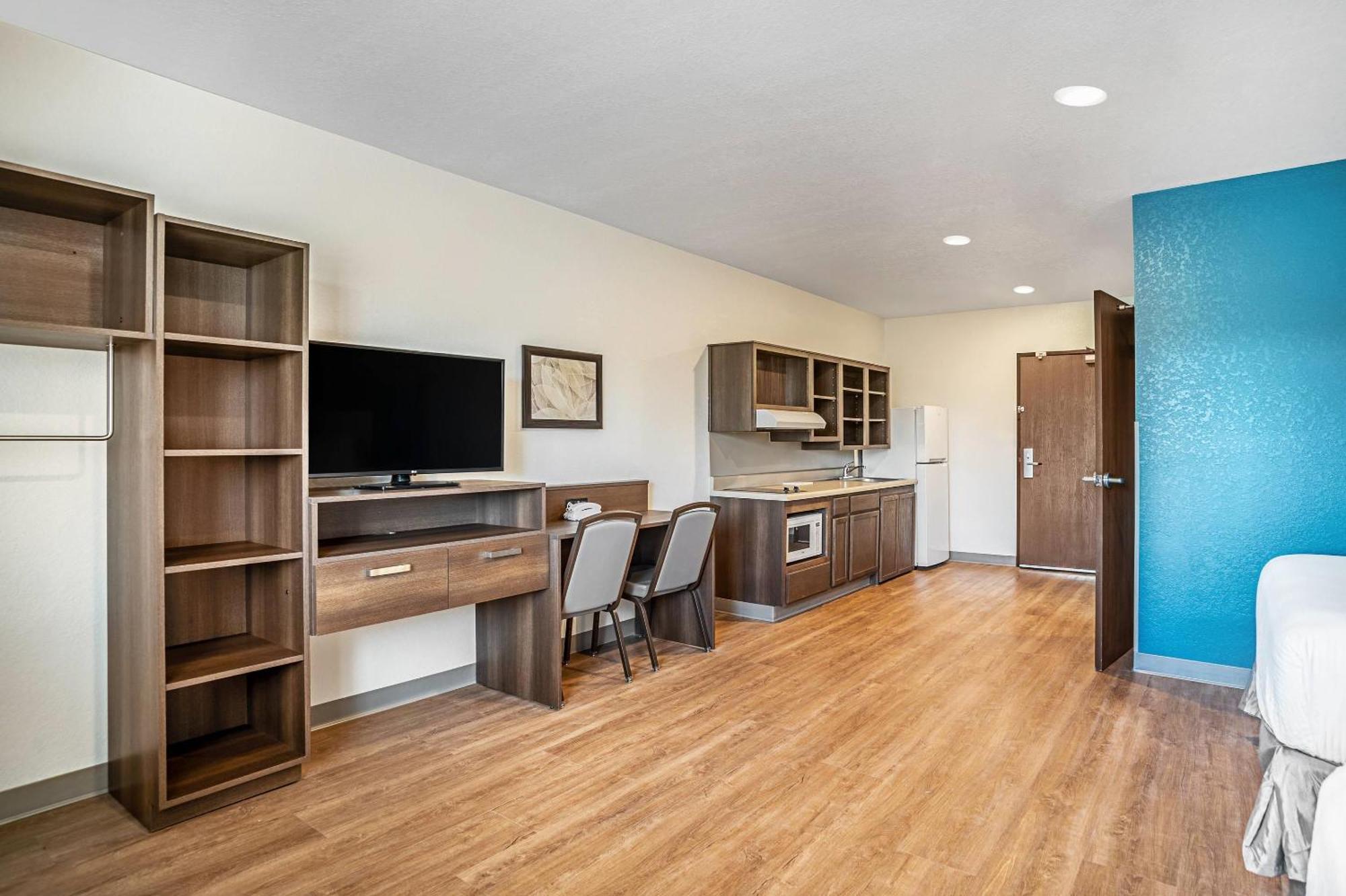 Woodspring Suites Naples Golden Gate Exterior photo
