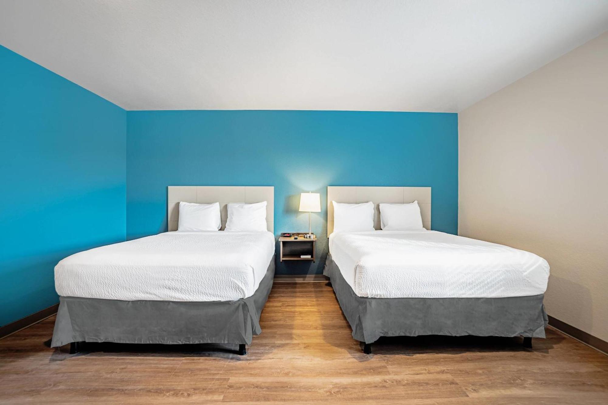 Woodspring Suites Naples Golden Gate Exterior photo