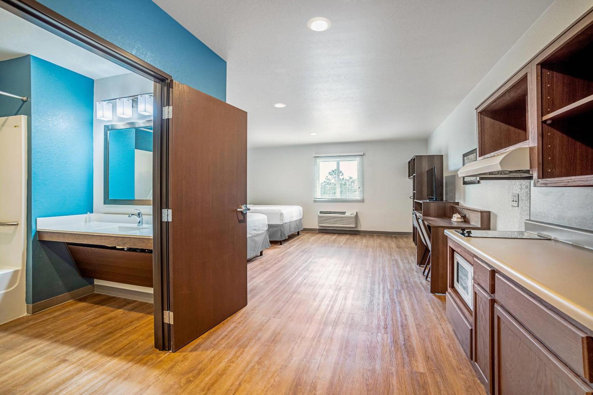 Woodspring Suites Naples Golden Gate Exterior photo