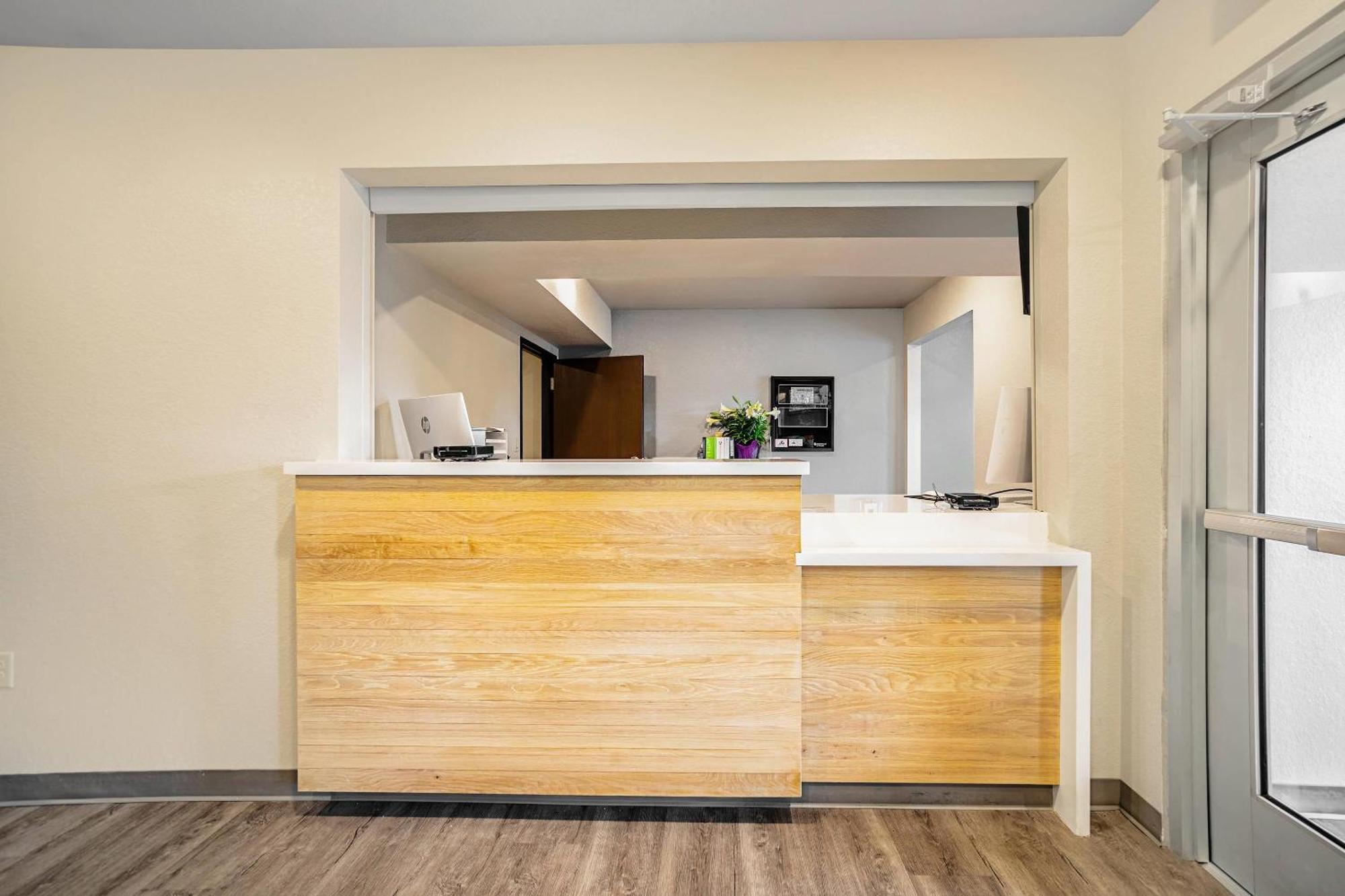 Woodspring Suites Naples Golden Gate Exterior photo