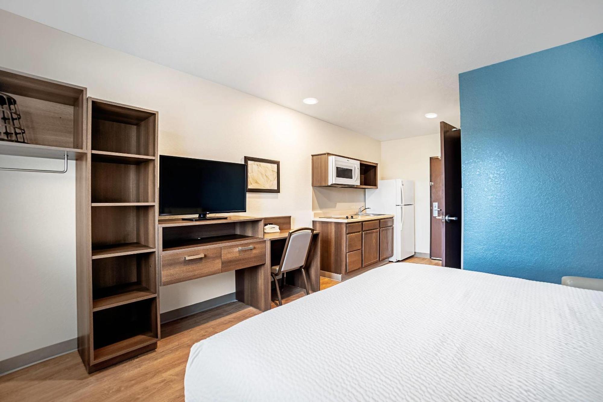 Woodspring Suites Naples Golden Gate Exterior photo