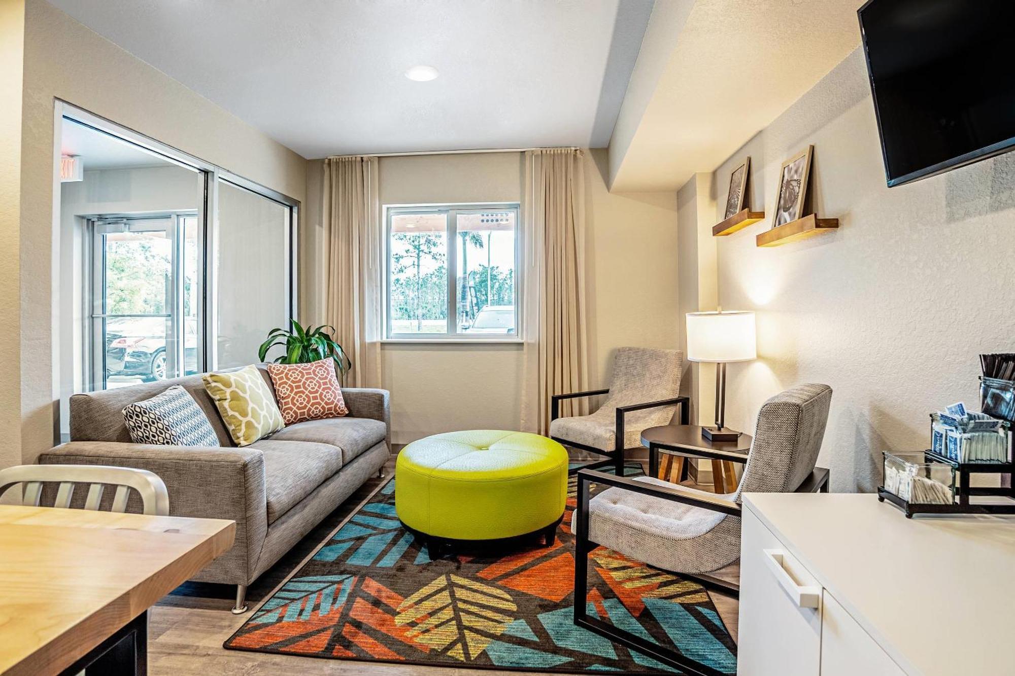 Woodspring Suites Naples Golden Gate Exterior photo